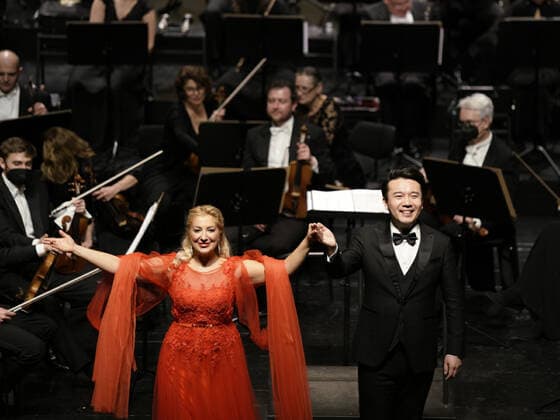 (220207) -- SALZBURG, Feb. 7, 2022 -- Austrian soprano Viktoria Varga and Chinese tenor Zhang Long acknowledge the applause after performing at a concert in Salzburg, Austria, Feb. 6, 2022. A chamber concert celebrating traditional and modern Chinese music classics was held in the historic House for Mozart in Salzburg, Austria on Sunday evening. (Photo by Xinhua) AUSTRIA-SALZBURG-CONCERT-CHINESE MUSIC CLASSICS TongxWeiwei 