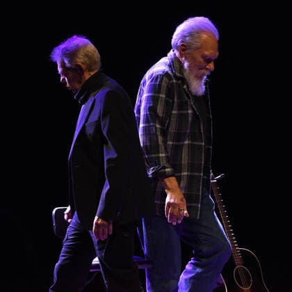 February 8, 2022, Orlando, Florida, United States: Jack Casady (L) and Jorma Kaukonen of Hot Tuna take the stage to perform at The Plaza Live in Orlando. Casady and Kaukonen are founding members of the psychedelic rock band, Jefferson Airplane. Orlando United States - ZUMAs197 20220208_zaa_s197_340 Copyright: xPaulxHennessyx