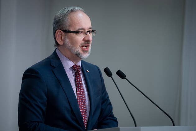 Poland Cuts COVID Restrictions Minister of Health Adam Niedzielski during the press conference announced a cut to the isolation period for people infected with the coronavirus and looser quarantine rules. Warsaw, Poland, on 9 February 2022 Warsaw Mazowsze Poland  Copyright: xMateuszxWlodarczykx originalFilename: wlodarczyk-polandcu220209_npfll.jpg