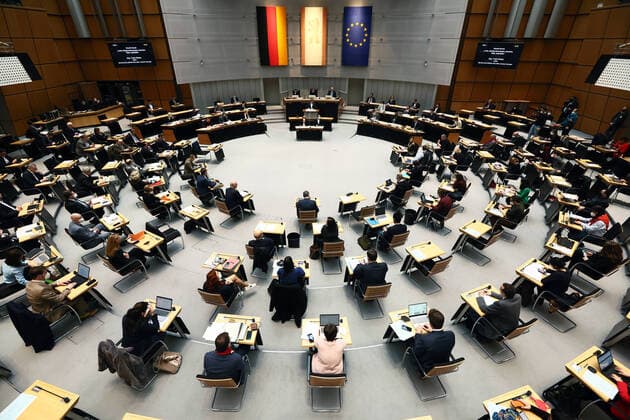 News Themen der Woche KW06 Der Plenarsaal waehrend der aktuellen Stunde Linke Strassenblockaden brechen, Taeter bestrafen im Abgeornetenhaus in Berlin am 10. Februar 2022. Aktuelle Stunde im Abgeordnetenhaus in Berlin *** The plenary hall during the current hour Left break street blockades, punish offenders in the Abgeornetenhaus in Berlin on 10 February 2022 Current hour in the House of Representatives in Berlin