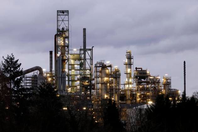 IMAGO Nature: Unsere Erde, Energiequellen, Erdgas Industrieanlagen an der Shell Rheinland Raffinerie am Standort in Godorf bzw. Wesseling. Wesseling, 09.02.2022 *** Industrial facilities at the Shell Rheinland refinery at the site in Godorf or Wesseling Wesseling, 09 02 2022 Foto:xC.xHardtx xFuturexImage