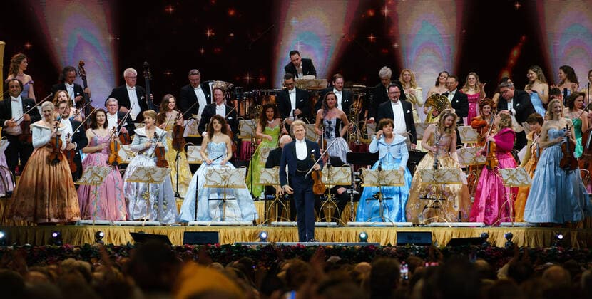 February 10, 2022, Madrid, Spain: Dutch violinist Andre Rieu performs during the Happy Together 2022 concert at the Wizink Center in Madrid. Madrid Spain - ZUMAs197 20220210_zaa_s197_248 Copyright: xAtilanoxGarciax