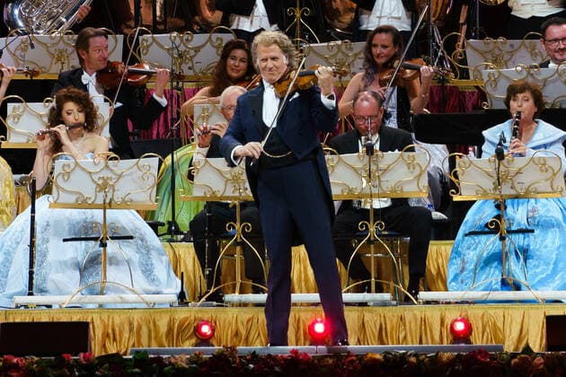 February 10, 2022, Madrid, Spain: Dutch violinist Andre Rieu performs during the Happy Together 2022 concert at the Wizink Center in Madrid. Madrid Spain - ZUMAs197 20220210_zaa_s197_250 Copyright: xAtilanoxGarciax