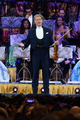 February 10, 2022, Madrid, Spain: Dutch violinist Andre Rieu performs during the Happy Together 2022 concert at the Wizink Center in Madrid. Madrid Spain - ZUMAs197 20220210_zaa_s197_253 Copyright: xAtilanoxGarciax