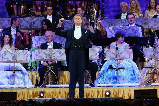 February 10, 2022, Madrid, Spain: Dutch violinist Andre Rieu performs during the Happy Together 2022 concert at the Wizink Center in Madrid. Madrid Spain - ZUMAs197 20220210_zaa_s197_256 Copyright: xAtilanoxGarciax