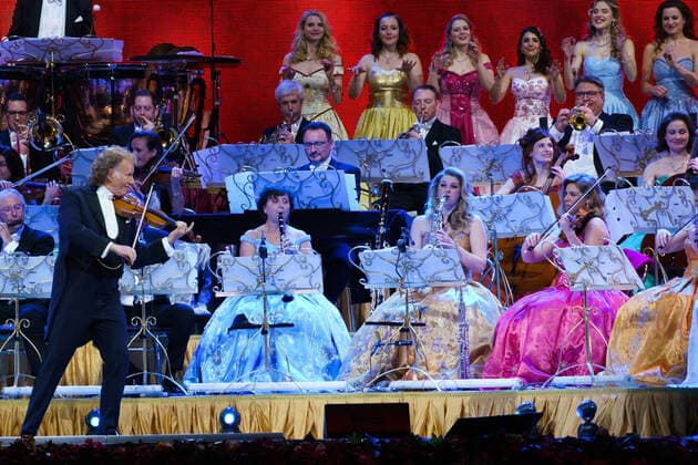 February 10, 2022, Madrid, Spain: Dutch violinist Andre Rieu performs during the Happy Together 2022 concert at the Wizink Center in Madrid. Madrid Spain - ZUMAs197 20220210_zaa_s197_258 Copyright: xAtilanoxGarciax
