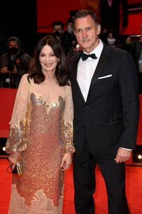 Iris Berben mit Lebensgefährte Heiko Kiesow bei der Opening Ceremony mit der Premiere des Kinofilms Peter von Kant auf der Berlinale 2022 72. Internationale Filmfestspiele Berlin im Berlinale Palast. Berlin, 10.02.2022 Foto:xF.xKernx xFuturexImage