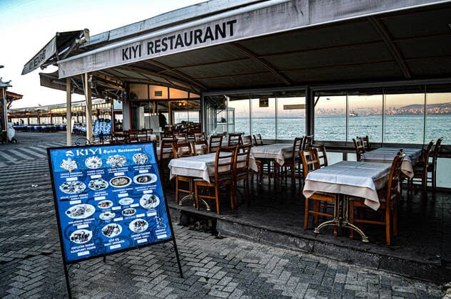 Turkey s economic crisis deepens Empty tables at a fish restaurant in Istanbul, Turkey, on Friday, February 11, 2022. Turkey s ongoing economic crisis deepens, reflecting severe price hikes on consumer goods, energy costs and housing expenses. Istanbul Turkey gocherimagery220211_016  Copyright: xAltanxGocher GocherImageryx