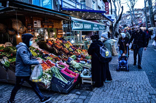 Turkey s economic crisis deepens People shop at a grocery store in Istanbul, Turkey, on Friday, February 11, 2022. Turkey s ongoing economic crisis deepens, reflecting severe price hikes on consumer goods, energy costs and housing expenses. Istanbul Turkey gocherimagery220211_019  Copyright: xAltanxGocher GocherImageryx