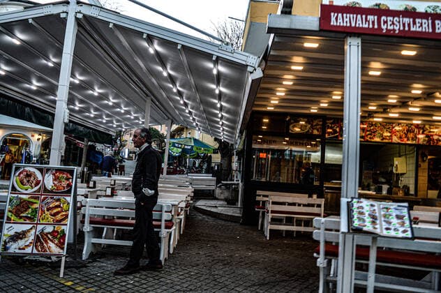 Turkey s economic crisis deepens A waiter waits for customers at a restaurant in Istanbul, Turkey, on Friday, February 11, 2022. Turkey s ongoing economic crisis deepens, reflecting severe price hikes on consumer goods, energy costs and housing expenses. Istanbul Turkey gocherimagery220211_021  Copyright: xAltanxGocher GocherImageryx