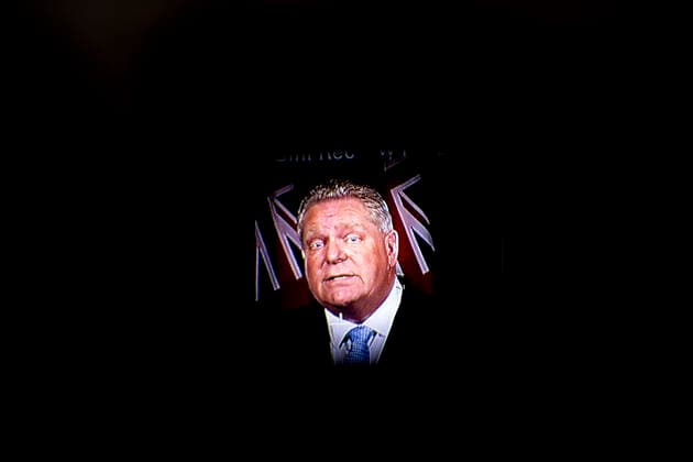 News Bilder des Tages Kanada, Pressekonferenz zum Notstand in Ontario February 11, 2022, TORONTO, ON, CAN: Ontario Premier Doug Ford is seen through the eyepiece of a television camera as he attends a news conference at the Queens Park Legislature, in Toronto, on Friday, February 11, 2022.Ford says he is declaring a state of emergency in response to ongoing blockades in Ottawa and Windsor, Ont. TORONTO CAN  - ZUMAc35_ 20220211_zaf_c35_101 Copyright: xChrisxYoungx