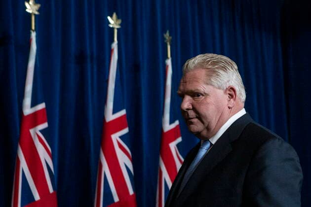 Kanada, Pressekonferenz zum Notstand in Ontario February 11, 2022, TORONTO, ON, CAN: Ontario Premier Doug Ford attends a news conference at the Queens Park Legislature, in Toronto, on Friday, February 11, 2022. Ford says he is declaring a state of emergency in response to ongoing blockades in Ottawa and Windsor, Ont. TORONTO CAN  - ZUMAc35_ 20220211_zaf_c35_109 Copyright: xChrisxYoungx