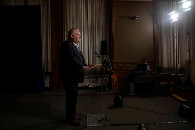 Kanada, Pressekonferenz zum Notstand in Ontario February 11, 2022, Toronto, Can: Ontario Premier Doug Ford attends a news conference at the Queens Park Legislature, in Toronto, on Friday. Ford says he is declaring a state of emergency in response to ongoing blockades in Ottawa and Windsor. TORONTO CAN  - ZUMAc35_ 20220211_zaf_c35_098 Copyright: xChrisxYoungx