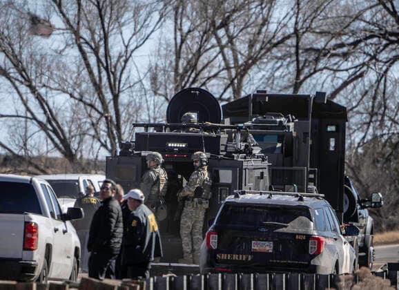February 11, 2022, Sedillo, New Mexico, USA: Abq Journal.Several agencies including BCSO, APD, FBI, DEA as well as NM State Police responded to a scene where a State Trooper was shot and wounded near Sedillo Hill, New Mexico just east of Albuquerque Friday morning. Pictured are FBI Swat team members arriving on the scene. .Sedillo, New Mexico Albuquerque Journal. Sedillo USA - ZUMAab1_ 20220211_zaf_ab1_003 Copyright: xRobertoxE.xRosalesx