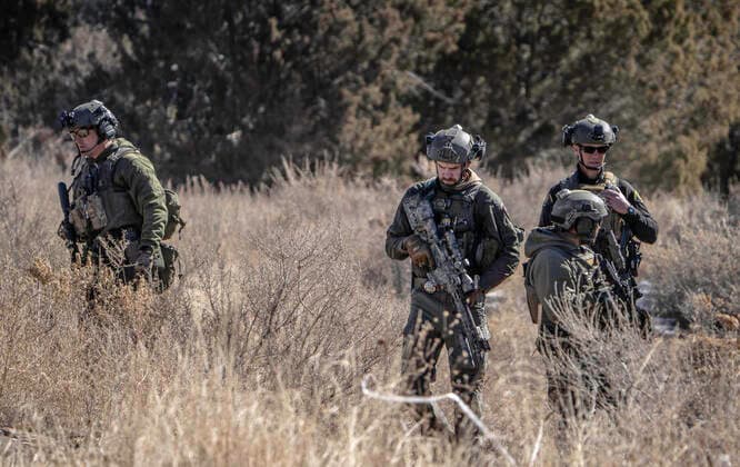February 11, 2022, Sedillo, New Mexico, USA: Abq Journal.Several agencies including BCSO, APD, FBI, DEA as well as NM State Police responded to a scene where a State Trooper was shot and wounded near Sedillo Hill, New Mexico just east of Albuquerque Friday morning. Pictured are BCSO SWAT members coming back from a search for the individuals involved in the shooting of the state trooper. .Sedillo, New Mexico Albuquerque Journal. Sedillo USA - ZUMAab1_ 20220211_zaf_ab1_006 Copyright: xRobertoxE.xRosalesx