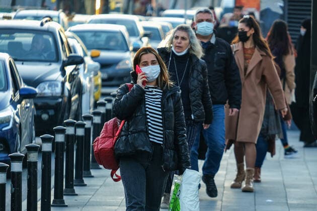 People wearing face masks walk on a street in Istanbul, Turkey, on February 11, 2022. Turkey reports 95,065 newly confirmed COVID-19 cases. ( Copyright: CumhurxYetme 17424759