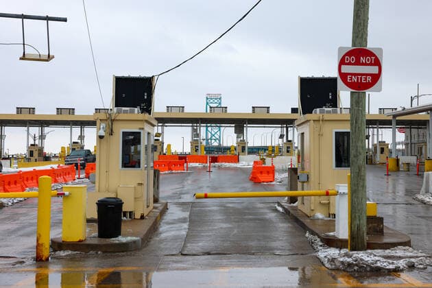 February 11, 2022, Detroit, Michigan: A United States boarder check points are closed at The Ambassador Bridge which connects Canada and The United States in Detroit, Michigan, after Canadian truckers blocked the bridge on Canadian side of the boarder in response to protest against COVID-19 vaccine mandates and restrictions. Detroit United States of America  - ZUMAd167 20220211_new_d167_004 Copyright: xBrianxDempseyx