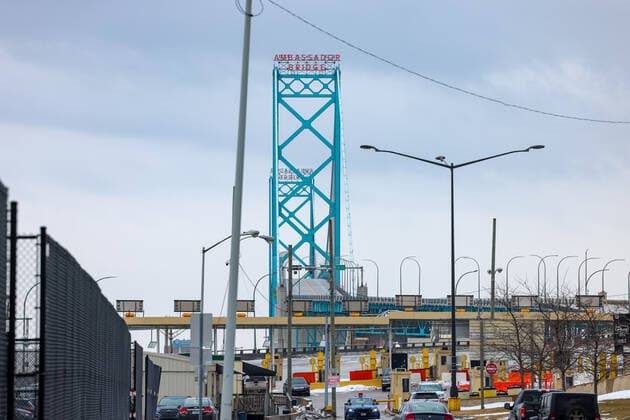February 11, 2022, Detroit, Michigan: The Ambassador Bridge which connects Canada and The United States in Detroit, Michigan, stands empty after Canadian truckers blocked the bridge on Canadian side of the boarder in response to protest against COVID-19 vaccine mandates and restrictions. Detroit United States of America  - ZUMAd167 20220211_new_d167_006 Copyright: xBrianxDempseyx