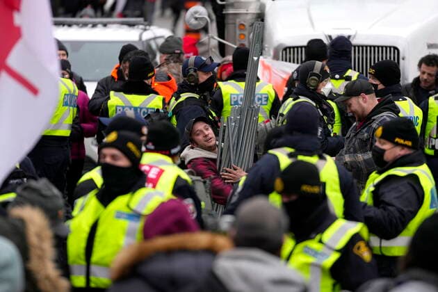 February 11, 2022, Ottawa, ON, CAN: A protester packs up materials for building a tent structure on Wellington Street after police intervened, on the 15th day of a protest against COVID-19 measures that has grown into a broader anti-government protest, in Ottawa, Friday, Feb. 11, 2022. Ottawa CAN  - ZUMAc35_ 20220211_zaf_c35_166 Copyright: xJustinxTangx