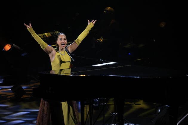 (220212) -- ALULA, Feb. 12, 2022 -- Alicia Keys performs during the One Night Only concert in AlUla, Saudi Arabia, Feb. 11, 2022. ) SAUDI ARABIA-ALULA-CONCERT-ALICIA KEYS WangxHaizhou 