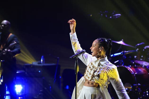(220212) -- ALULA, Feb. 12, 2022 -- Alicia Keys performs during the One Night Only concert in AlUla, Saudi Arabia, Feb. 11, 2022. ) SAUDI ARABIA-ALULA-CONCERT-ALICIA KEYS WangxHaizhou 
