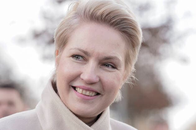 Fototermin im Vorfeld der Bundesversammlung der SPD Aktuell, 12.02.2022, Berlin, Manuela Schwesig Ministerpraesidentin des Landes Mecklenburg-Vorpommern im Portrait beim Bildtermin im Vorfeld der 17. Bundesversammlung mit dem Bundeskanzler, den Parteivorsitzenden, den Fraktionsvorsitzenden sowie prominenten Wahlfrauen und Wahlmaennern der SPD Berlin Berlin Deutschland *** Photo appointment in the run-up to the federal convention of the SPD Current, 12 02 2022, Berlin, Manuela Schwesig Ministerpraesidentin of the state of Mecklenburg Western Pomerania in the portrait at the photo appointment in the run-up to the 17 federal convention with the Chancellor, the party chairmen, the parliamentary group chairmen as well as prominent election wo