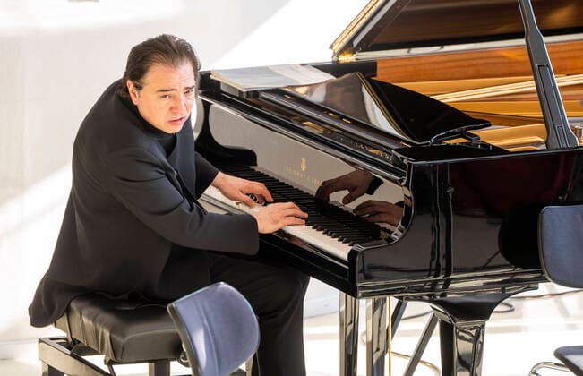 8. Mainzer Komponistenportrait mit Fazil Say Kammerkonzert im Staatstheater Mainz, Fazil Say geboren am 14. Januar 1970 in Ankara, Türkei ist ein türkischer Pianist und Komponist. Say ist in der Türkei zudem ein bekannter Bürgerrechtsaktivist. 13.02.22