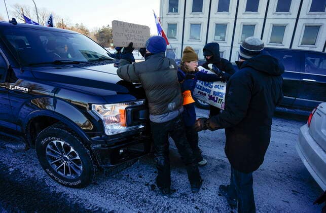 February 13, 2022, Ottawa, ON, CAN: A pickup truck driver uses his vehicle to slowly push against local residents, who were counter protesting vehicles from driving in a convoy en route to Parliament Hill, on the 17th day of a protest against COVID-19 measures that has grown into a broader anti-government protest, in Ottawa, Sunday, Feb. 13, 2022. Ottawa CAN  - ZUMAc35_ 20220213_zaf_c35_057 Copyright: xJustinxTangx
