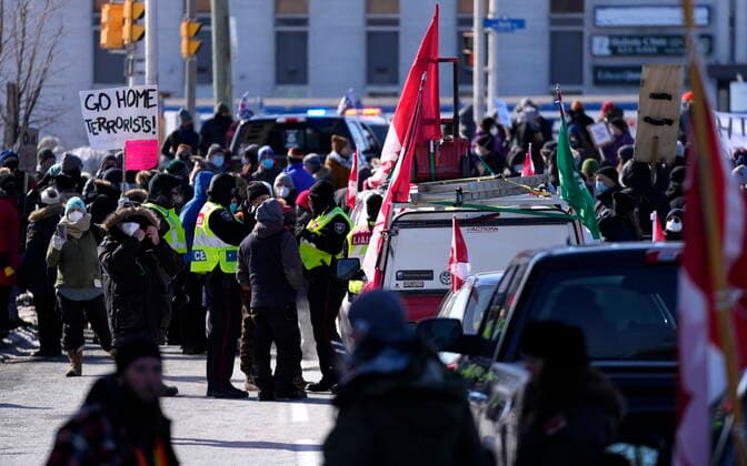 February 13, 2022, Ottawa, ON, CAN: Police work as local residents participate in a counter protest, preventing vehicles from driving in a convoy en route to Parliament Hill, on the 17th day of a protest against COVID-19 measures that has grown into a broader anti-government protest, in Ottawa, Sunday, Feb. 13, 2022. Ottawa CAN  - ZUMAc35_ 20220213_zaf_c35_078 Copyright: xJustinxTangx