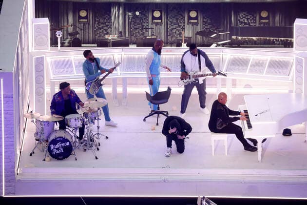 Bilder des Jahres 2022, Entertainment 02 Februar Entertainment Themen der Woche KW06 Entertainment Bilder des Tages February 13, 2022, Los Angeles, California, USA: Eminem performs at the halftime show during the NFL Super Bowl 56 LVI football game between the Los Angeles Rams and the Cincinnati Bengals at SoFi Stadium. Los Angeles USA - ZUMAc04_ 20220213_zaf_c04_154 Copyright: xCharlesxBausx