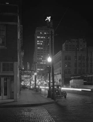 Commerce Street at Night, Dallas, Texas, USA, Arthur Rothstein, U.S. Office of War Information U.S. Farm Security Administration, January 1942  Copyright: xCircaxImagesx ghi-circa10667