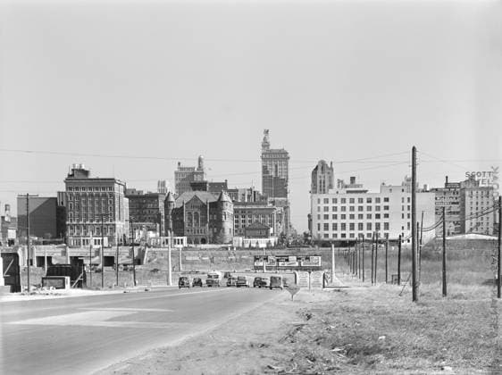 Highway and Skyline, Dallas, Texas, USA, Arthur Rothstein, U.S. Office of War Information U.S. Farm Security Administration, January 1942  Copyright: xCircaxImagesx ghi-circa10669