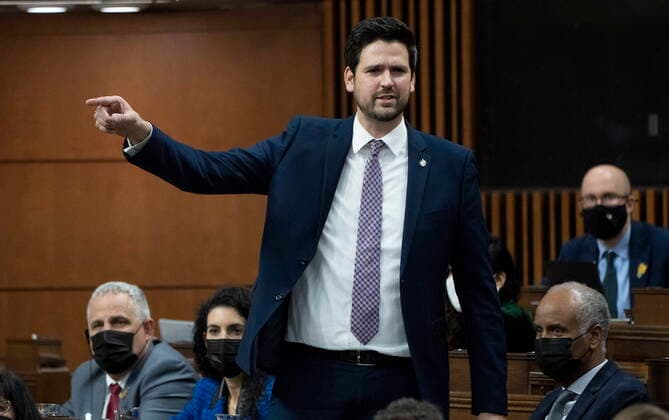 February 14, 2022, Ottawa, ON, Canada: Immigration, Refugees and Citizenship Minister Sean Fraser rises during Question Period, Monday, February 14, 2022 in Ottawa. Ottawa Canada  - ZUMAc35_ 20220214_zaf_c35_143 Copyright: xAdrianxWyldx