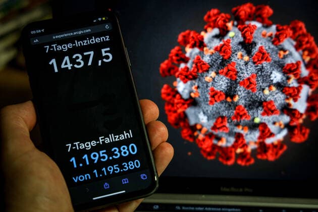 News Bilder des Tages Coronavirus in Deutschland - Covid-19-Dashboard des Robert Koch-Institut 15.02.2022: Robert Koch-Institut: 7-Tage-Inzidenz 1437,5. 7-Tage-Fallzahl 1.195.380 COVID-19-Fälle 12.580.343. Zugang um 159.217 gegenüber dem Vortag. COVID-19-Todesfälle 120.220. Zugang um 243 gegenüber dem Vortag.
