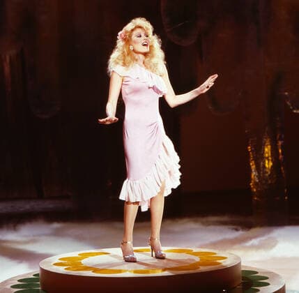 AUDREY LANDERS Audrey Landers, amerikanische Sängerin und Schauspielerin, bei einem TV Auftritt circa 1984. Audrey Landers, American actress and singer, TV performance circa 1984., Deutschland Copyright: kpa UnitedArchives55007183 EDITORIAL USE ONLY