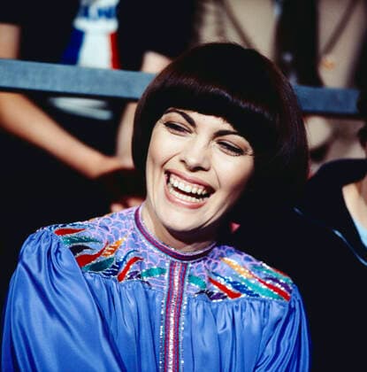 HITPARADE Hitparade, ZDF Musiksendung, Auftritt der französischen Sängerin Mireille Mathieu, 1978. Hitparade, ZDF music programme, French singer Mireille Mathieu, 1978., Berlin Deutschland Copyright: kpa UnitedArchives55023119 EDITORIAL USE ONLY