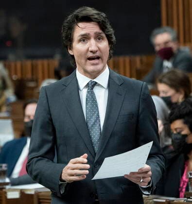 February 15, 2022, Ottawa, ON, Canada: Prime Minister Justin Trudeau rises during Question Period, Tuesday, February 15, 2022 in Ottawa. Ottawa Canada  - ZUMAc35_ 20220215_zaf_c35_159 Copyright: xAdrianxWyldx