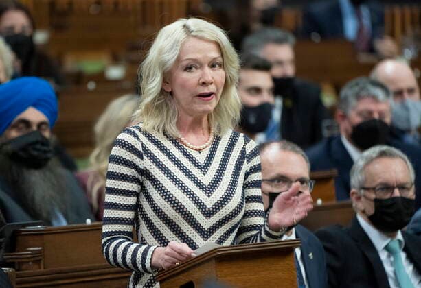 February 15, 2022, Ottawa, ON, Canada: Interim Conservative leader Candice Bergen rises during Question Period, Tuesday, February 15, 2022 in Ottawa. Ottawa Canada  - ZUMAc35_ 20220215_zaf_c35_164 Copyright: xAdrianxWyldx
