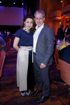 Pierre Littbarski mit Ehefrau Hitomi Koizumi Deutscher Sportjournalistenpreis 2019 am 25. März 2019 im Grand Elysee Hamburg *** Pierre Littbarski with Wife Hitomi Koizumi German Sportjournalistenpreis 2019 on 25 March 2019 at Grand Elysee Hamburg Copyright: xVISTAPRESSx xLanaxYassi