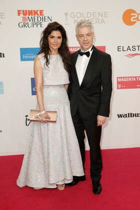 Michael Mittermeier mit Ehefrau Gudrun Mittermeier Verleihung der GOLDENEN KAMERA 2019 am 30. März 2019 im Hangar 5 in Flughafen Tempelhof Berlin *** Michael Mittermeier with Wife Gudrun Mittermeier award Ceremony the Golden Camera 2019 on 30 March 2019 at Hangar 5 in Airport Tempelhof Berlin Copyright: xVISTAPRESSx xG.xWenzel