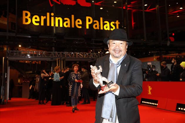 Rithy Panh, der Gewinner und Preisträger (Silberner Bär für Outstanding Artistic Contribution für den Film Everything Will Be Ok) beim Fototermin am Berlinale Palast vom International Film Festival Berlinale am 16.02.2022 in Berlin Berlinale 2022- Gewinner Photo Call