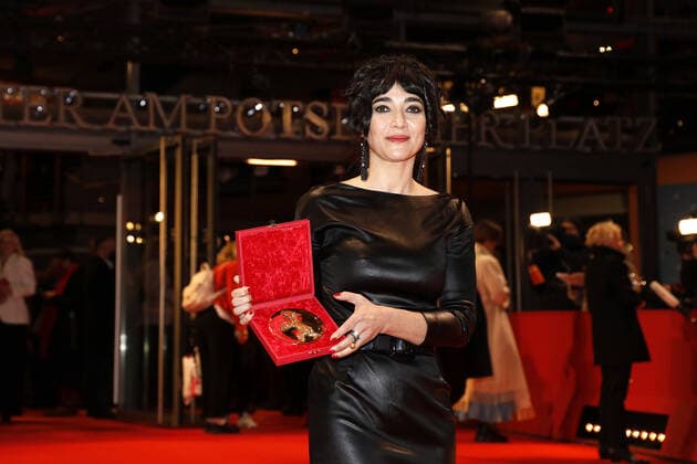 Mitra Farahani, die Gewinnerin und Preisträgerin (Special Jury Award für den Film A vendredi, Robinson (See You Friday, Robinson) beim Fototermin am Berlinale Palast vom International Film Festival Berlinale am 16.02.2022 in Berlin Berlinale 2022- Gewinner Photo Call