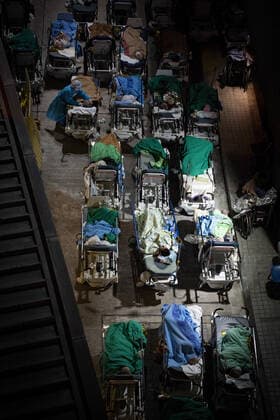 February 16, 2022, Hong Kong, China: Suspected COVID-19 patients are seen lying on hospital beds at the open area outside Caritas Medical Centre. Hong Kong is struggling to contain the outbreak of CCOVID-19 , with most of hospitals running over their capacity. Patients on hospital beds lined up outside A&E departments of the Caritas Medical Centre waiting to get into the hospital. Hong Kong China - ZUMAs197 20220216_zaa_s197_072 Copyright: xDominicxChiux