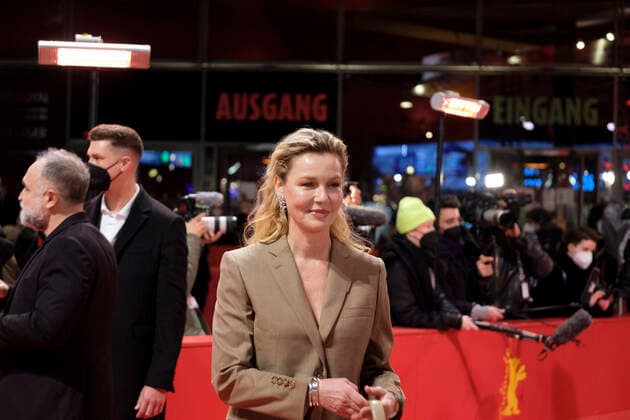 Germany: Berlinale 2022 Red Carpet before Prize Gala at Berlinale 2022 Berlin Berlin Germany Copyright: BeataxSiewicz