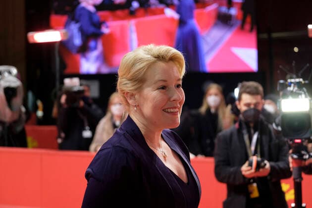Germany: Berlinale 2022 Red Carpet before Prize Gala at Berlinale 2022 Berlin Berlin Germany Copyright: BeataxSiewicz