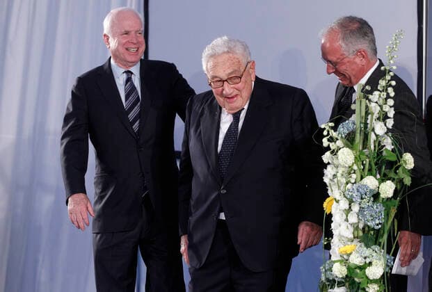 Senator John S. McCain Henry A. Kissinger Wolfgang Ischinger Henry A. Kissinger Prize Ceremony 2013 am 10. Juni 2013 in der American Academy Berlin *** Senator John S McCain Henry a Kissinger Wolfgang Ischinger Henry a Kissinger Prize Ceremony 2013 on 10 June 2013 in the American Academy Berlin Copyright: x