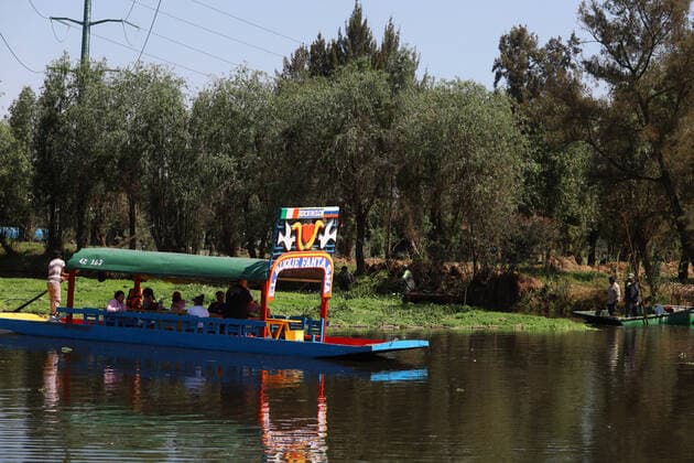 ˜Ajoloton™ Ecologist Project to Preserve the Axolotl Species MEXICO CITY, MEXICO - FEB 16, 2022: Workers carry out canal cleaning works for the Axolotl release to preservation of the specie and its habitat On Febrery 16, 2022 In Mexico City, Mexico. (Photo by Luis Barron Eyepix Group) Copyright: xLuisxBarronx xEyepixxGroupx EYEPIX_LBE_16022022_55987