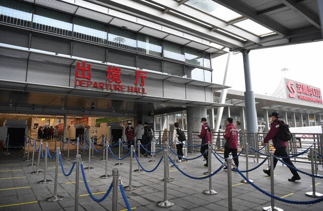 (220217) -- SHENZHEN, Feb. 17, 2022 -- A panel of epidemiology experts set out to Hong Kong for assistance in COVID-19 fight, in Shenzhen, south China s Guangdong Province, Feb. 17, 2022. China s National Health Commission (NHC) said in a statement on the website that it has been paying close attention to the fifth wave of the COVID-19 pandemic in Hong Kong. A panel of epidemiology experts were sent from Guangdong Province to Hong Kong on Thursday, along with two mobile COVID-19 test vehicles, read the statement. ) CHINA-GUANGDONG-HONG KONG-COVID-19-EPIDEMIOLOGY EXPERTS (CN) LiangxXu 