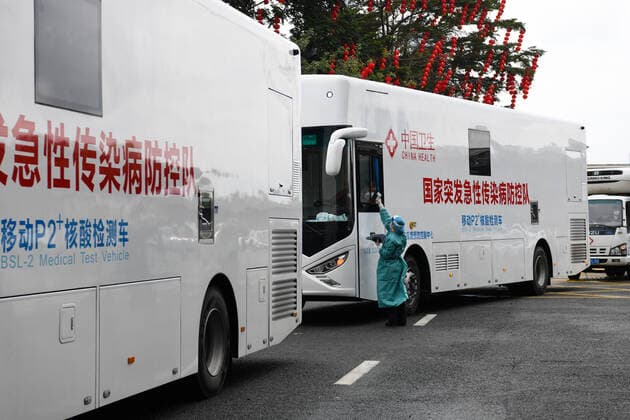 (220217) -- SHENZHEN, Feb. 17, 2022 -- Mobile COVID-19 test vehicles set out to Hong Kong for assistance in COVID-19 fight, in Shenzhen, south China s Guangdong Province, Feb. 17, 2022. China s National Health Commission (NHC) said in a statement on the website that it has been paying close attention to the fifth wave of the COVID-19 pandemic in Hong Kong. A panel of epidemiology experts were sent from Guangdong Province to Hong Kong on Thursday, along with two mobile COVID-19 test vehicles, read the statement. ) CHINA-GUANGDONG-HONG KONG-COVID-19-EPIDEMIOLOGY EXPERTS (CN) LiangxXu 