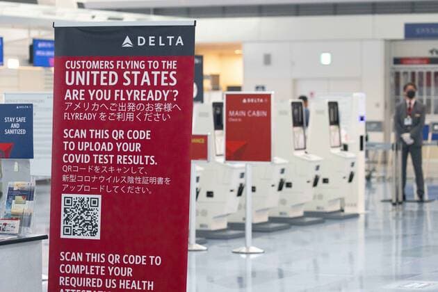 February 17, 2022, Tokyo, Japan: Delta Airlines stand-alone reminds passengers to upload their Covid-19 test result before flying at Haneda Airport..Japan™s Prime Minister Fumio Kishida announced at his press.Conference on February 17th 2022 that Japan will ease entry.Restrictions for foreign students and business travelers as well as.shorten the quarantine period for all arrivals to three days. Tokyo Japan - ZUMAs197 20220217_zaa_s197_088 Copyright: xStanislavxKogikux